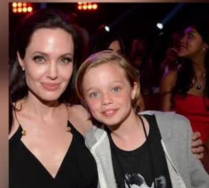 Angelina Jolie vendeu quadro oferecido por Brad Pitt por 9,5 milhões