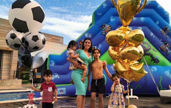 Georgina Rodríguez com os filhos
