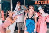 O elenco de Quer o Destino numa brincadeira 
