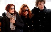 Priscilla Presley quer anulação do testamento da filha Lisa Marie Presley e  enfrenta a neta, Riley Keough - Mundo - FLASH!