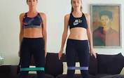 Fernanda Serrano faz agachamentos com a filha Laura