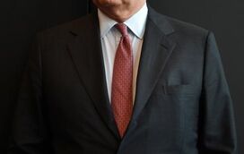 Há um vídeo do príncipe André na mansão do milionário Epstein, que se riu da 'performance' do filho de Isabel II