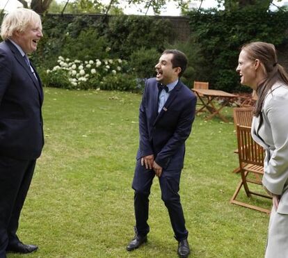 O momento em que Boris Johnson recebeu o enfermeiro português que lhe salvou a vida