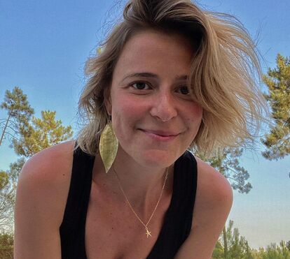 Leonor Poeiras esquece TVI na praia