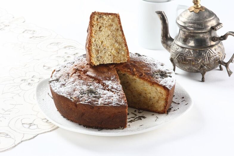 Bolo de laranja, chá, lanche