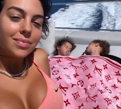 O esconderijo de Cristiano Ronaldo e Georgina com os filhos