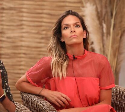 Cansada, Diana Chaves recebe presente de Daniel Oliveira