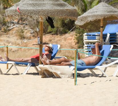 FOTOS EXCLUSIVAS: Marcelo Rebelo de Sousa apanhado a namorar na praia