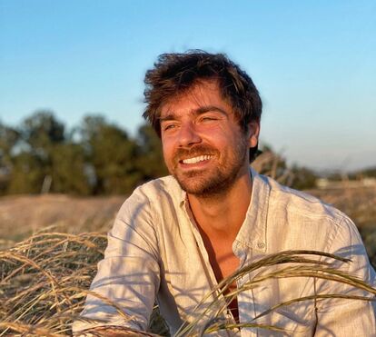 Calma meninas: Lourenço Ortigão vira padre, mas só na ficção