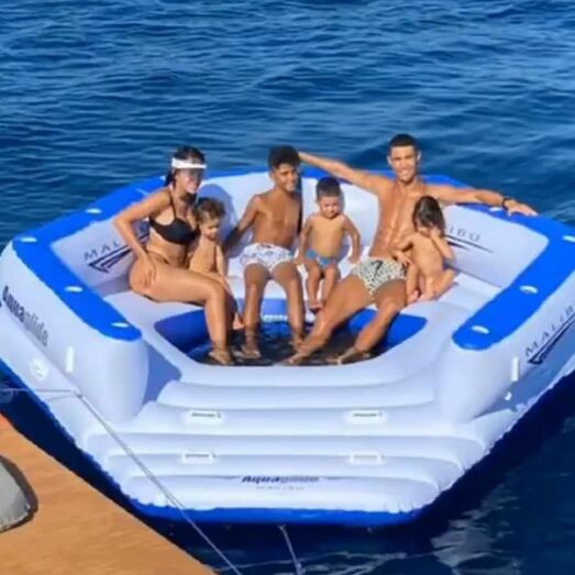 Cristiano Ronaldo, Georgina e os filhos na foto tirada por Elma