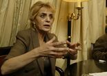linda de suza, cantora, frança, emigrante, mala de cartão