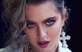 Igual! Conheça a atriz que vai dar vida a Madonna... e o que ela fez para chamar a atenção da rainha da Pop!