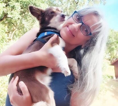 Sem voz e sem trabalho, cantora Né Ladeiras deixa grito de desespero por um emprego 