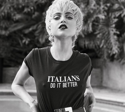 Igual! Conheça a atriz que vai dar vida a Madonna... e o que ela fez para chamar a atenção da rainha da Pop!