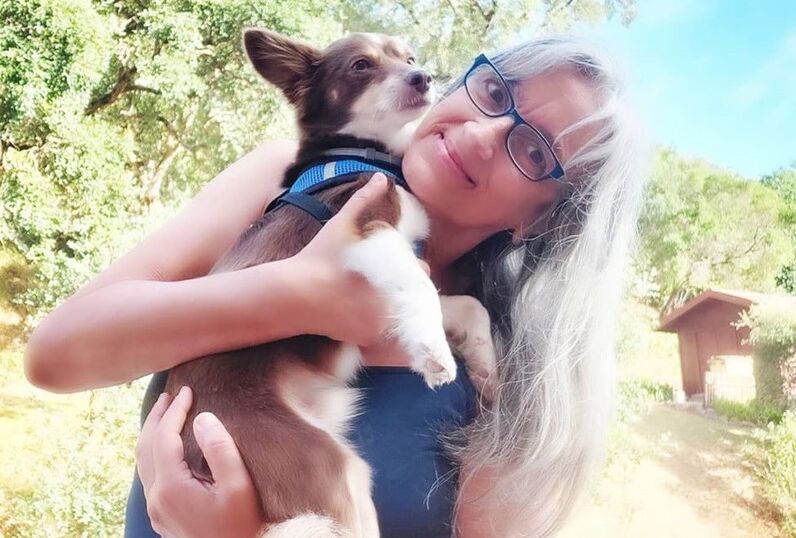 Né Ladeiras, cantora, música, desempregada