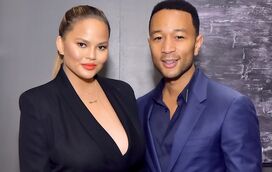 Chrissy Teigen mostra como ficou com a boca depois de ter mordido uma laranja (e não é nada bonito)