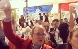 Príncipe Alberto do Mónaco apanhado em festa polémica... e com ar de estar a aproveitar muito bem