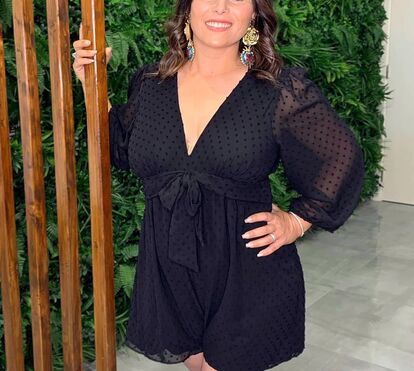 Que ousadia! Noélia perde a vergonha e mostra-se em sutiã