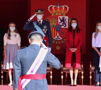 A nova normalidade! Letizia e Felipe VI levam as filhas para um 'estranho' Dia da Hispanidade