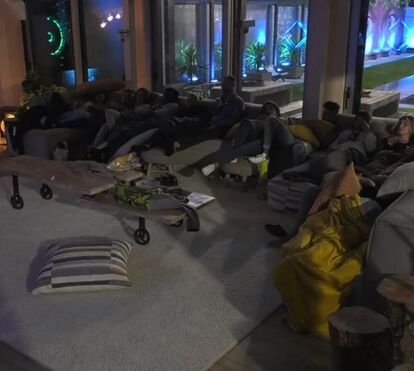 Zena deixa André mais desconfiado sobre a sua sexualidade depois de passar a noite de sábado agarrada a Sofia