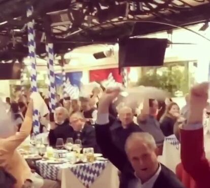 Príncipe Alberto do Mónaco apanhado em festa polémica... e com ar de estar a aproveitar muito bem