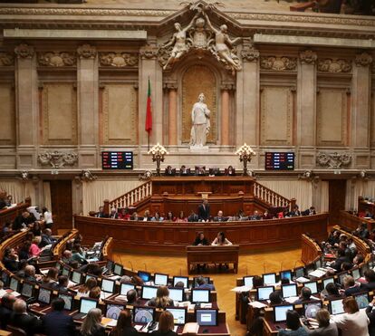 Parlamento confirma dois deputados infetados com Covid-19. Quatro estão em isolamento