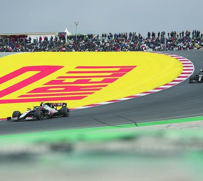 14 casos de Covid-19 em equipas de Fórmula 1 que estiveram no Autódromo do Algarve