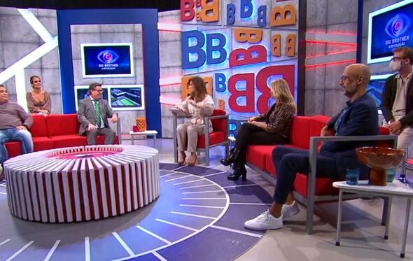  Diogo surpreende ao ser o único de máscara no 'Extra' do 'BB'