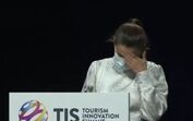 Qual é o verdadeiro estado de saúde de Felipe? Letizia mostra-se muito preocupada em público. Há vídeo