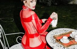 Uau! Rita Ora é uma diabinha sexy