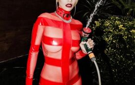 Halloween sexy! Rita Ora arrasa vestida de diabinha