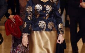 Rainha Sofia surge sorridente depois de se saber que está a ser investigada por corrupção