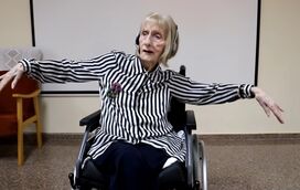 Que bonito! Antiga primeira bailarina com demência "ganha vida" ao ouvir a música do Lago dos Cisnes