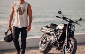 José Fidalgo deixa mulheres em delírio... só com a mota e os músculos