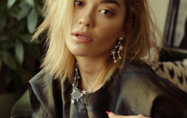 Rita Ora multada em 11 mil euros por ter feito 'festão' com 30 pessoas em plena pandemia