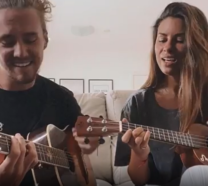 Que lindos! Carolina Loureiro estreia-se a cantar ao lado do namorado, Vitor Kley