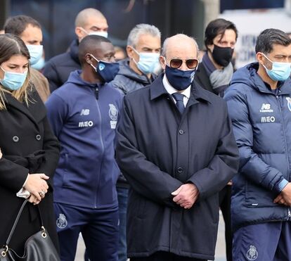 Grande sobressalto em torno do presidente do FC Porto! Pinto da Costa sente-se mal no funeral do 'irmão'