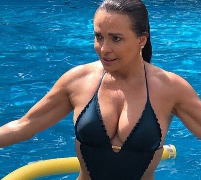 Atriz Luiza Tomé mostra-se em excelente forma aos 59 anos