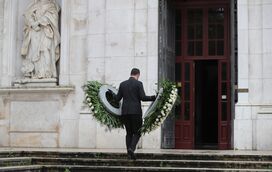 Corpo de Sara Carreira já chegou à Basílica da Estrela
