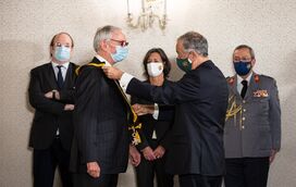 Recuperado da covid-19, Júlio Isidro é condecorado por Marcelo Rebelo de Sousa