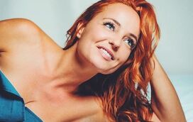 Uau! Bárbara Norton de Matos posa em topless na cama durante escapadinha romântica com novo namorado
