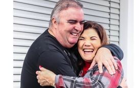 José Andrade é um romântico e traz Dolores Aveiro nas palminhas. Veja como o antigo GNR seduz a mãe de Cristiano Ronaldo