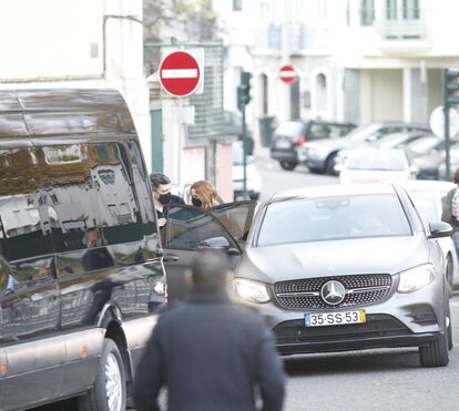 Cristina Ferreira na chegada ao velório de Sara Carreira