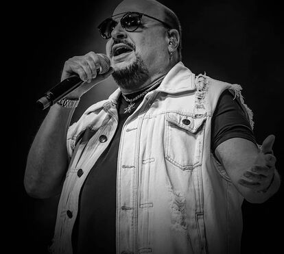 Morreu com covid o vocalista da banda brasileira Roupa Nova que teve enorme sucesso com os temas 'Dona' e 'Linda Demais'