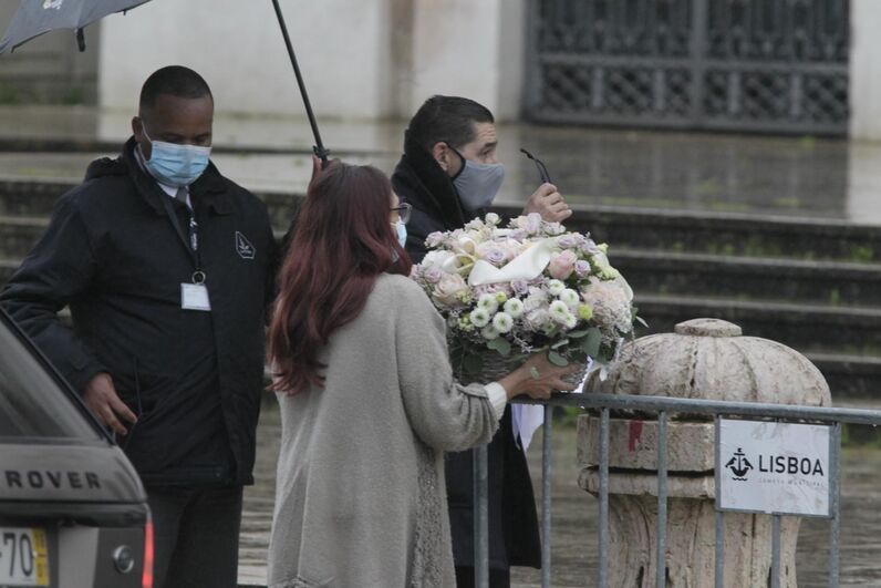 Dor profunda no derradeiro adeus a Sara Carreira já começou. Fernanda e Tony Carreira devastados