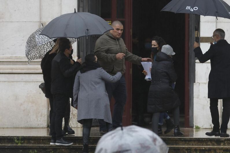 Dor profunda no derradeiro adeus a Sara Carreira já começou. Fernanda e Tony Carreira devastados
