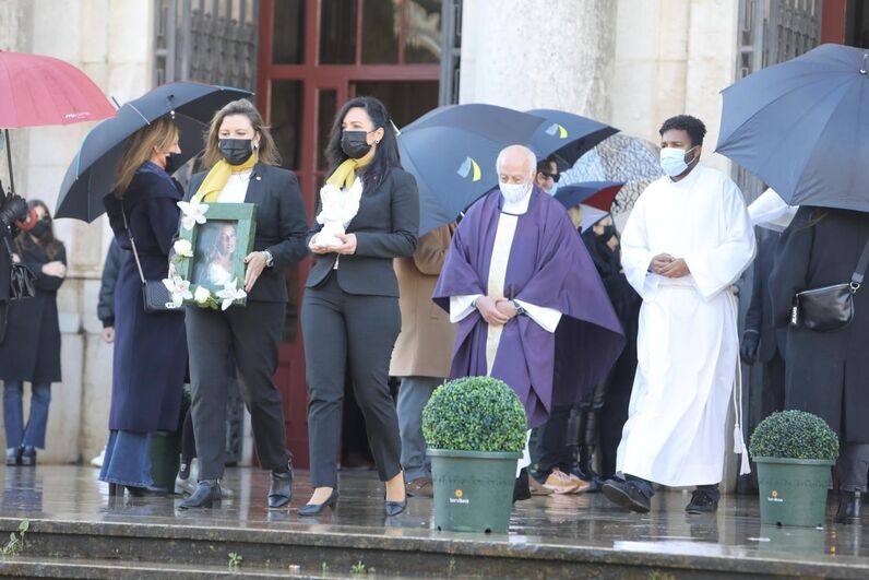 Funeral Sara Carreira