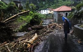 As imagens chocantes das derrocadas e inundações na Madeira