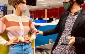 Quem é o homem com quem Sara Carbonero troca declarações?