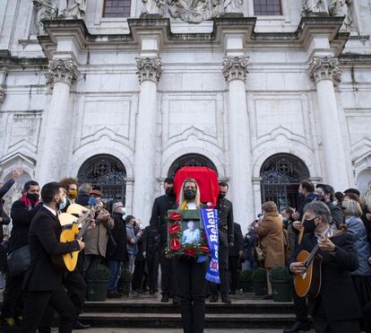 As impressionantes imagens do último adeus a Carlos do Carmo